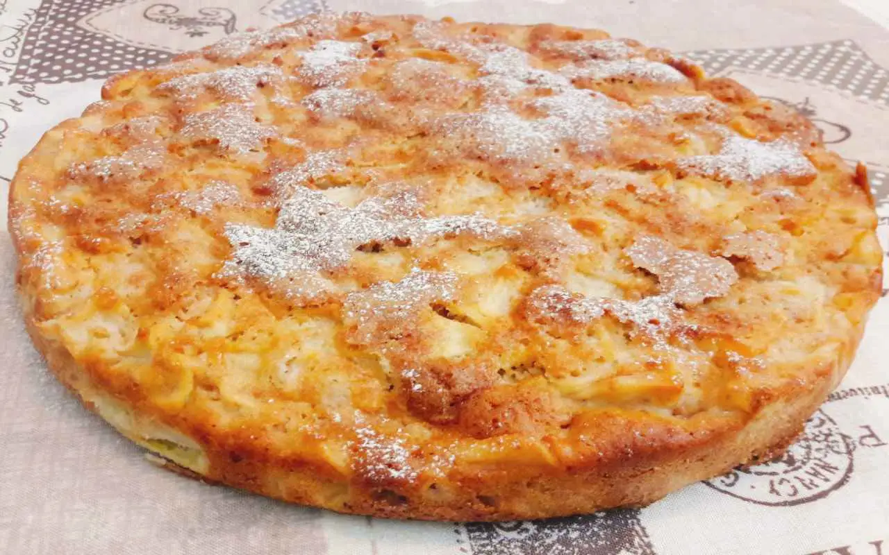 La torta morbidissima senza burro né uova, pronta in 5 minuti di orologio