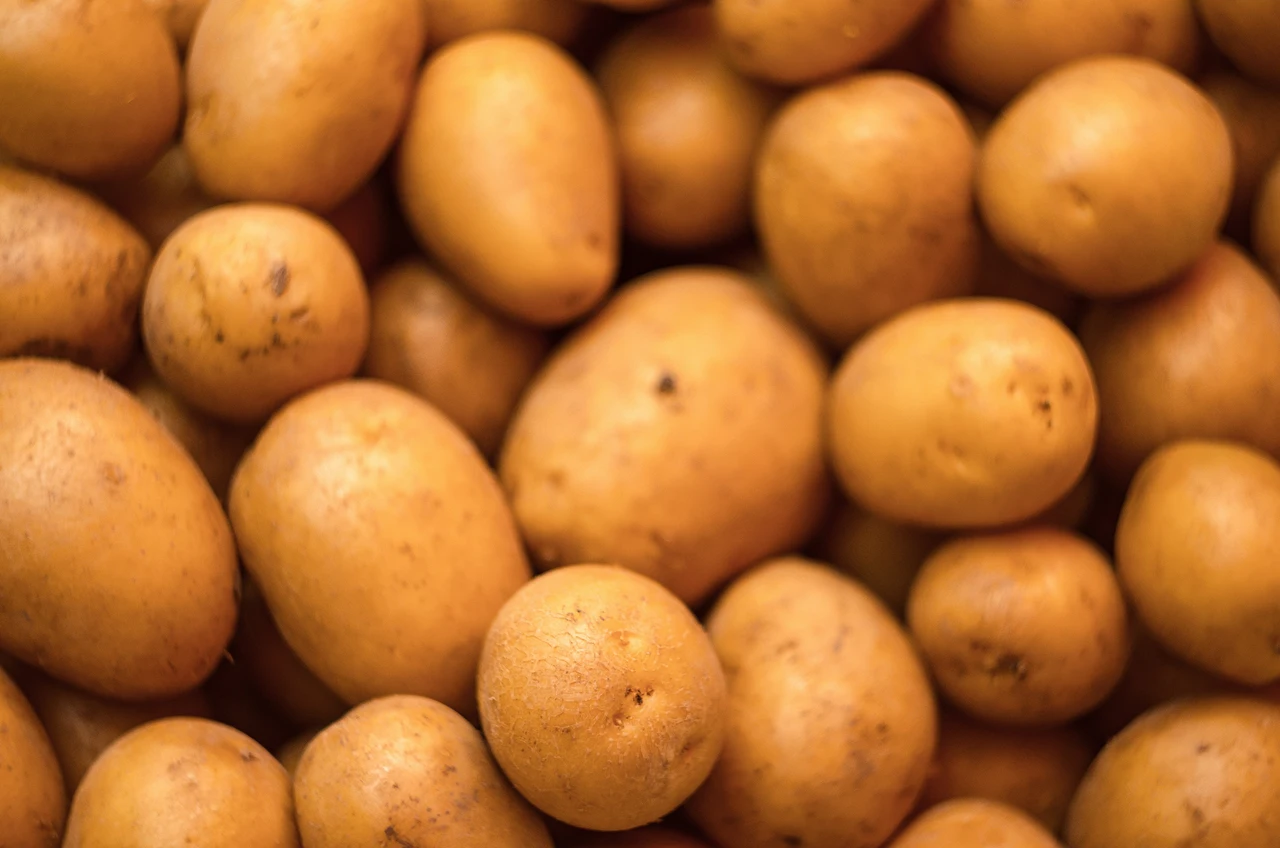 Patate, metti questo oggetto nella cassetta e non germoglieranno mai più per mesi